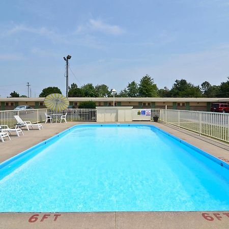 Americas Best Value Inn Iola Εξωτερικό φωτογραφία