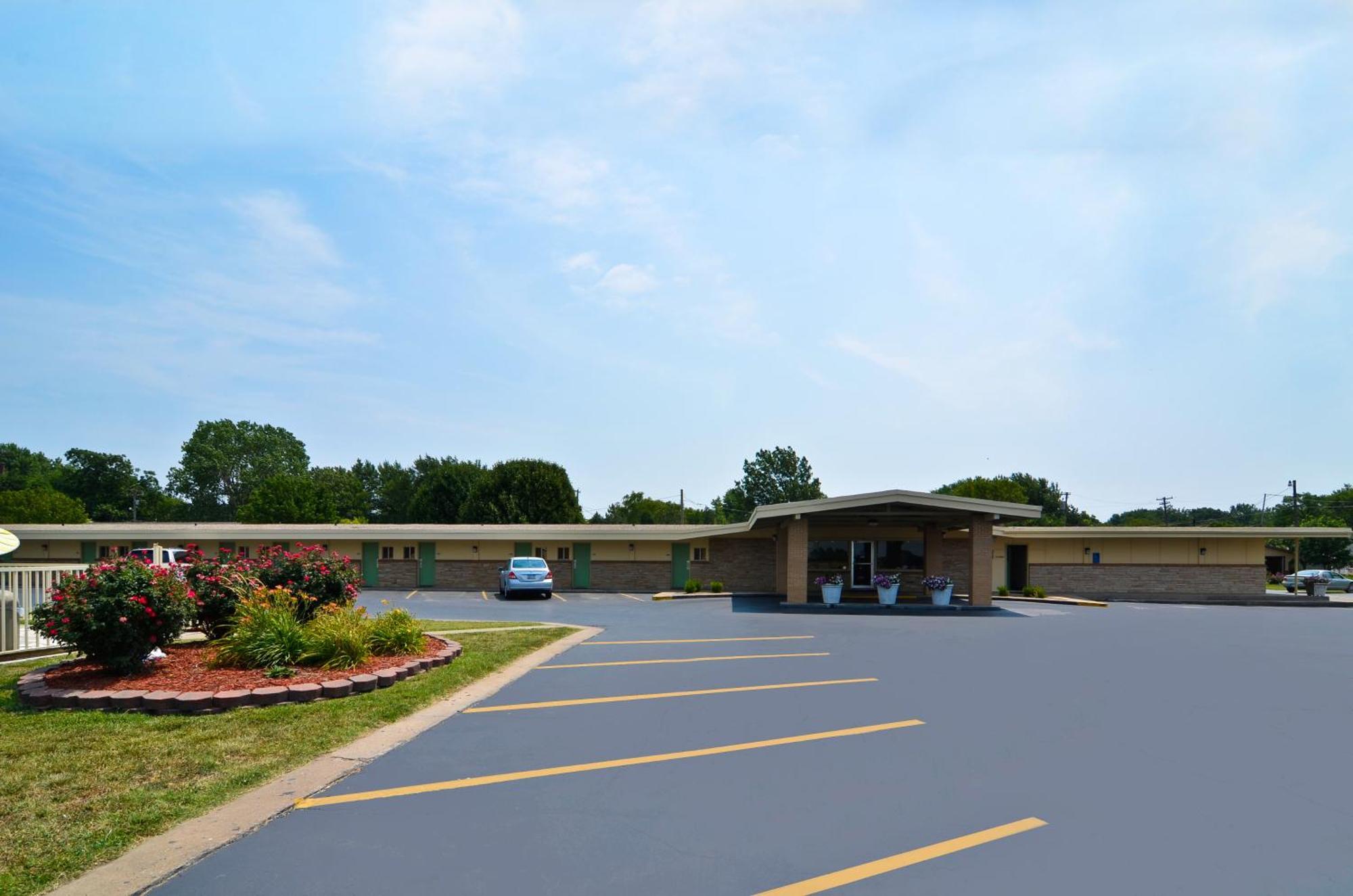 Americas Best Value Inn Iola Εξωτερικό φωτογραφία