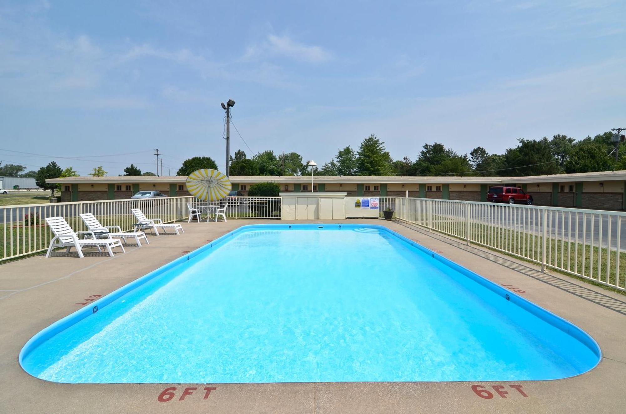 Americas Best Value Inn Iola Εξωτερικό φωτογραφία